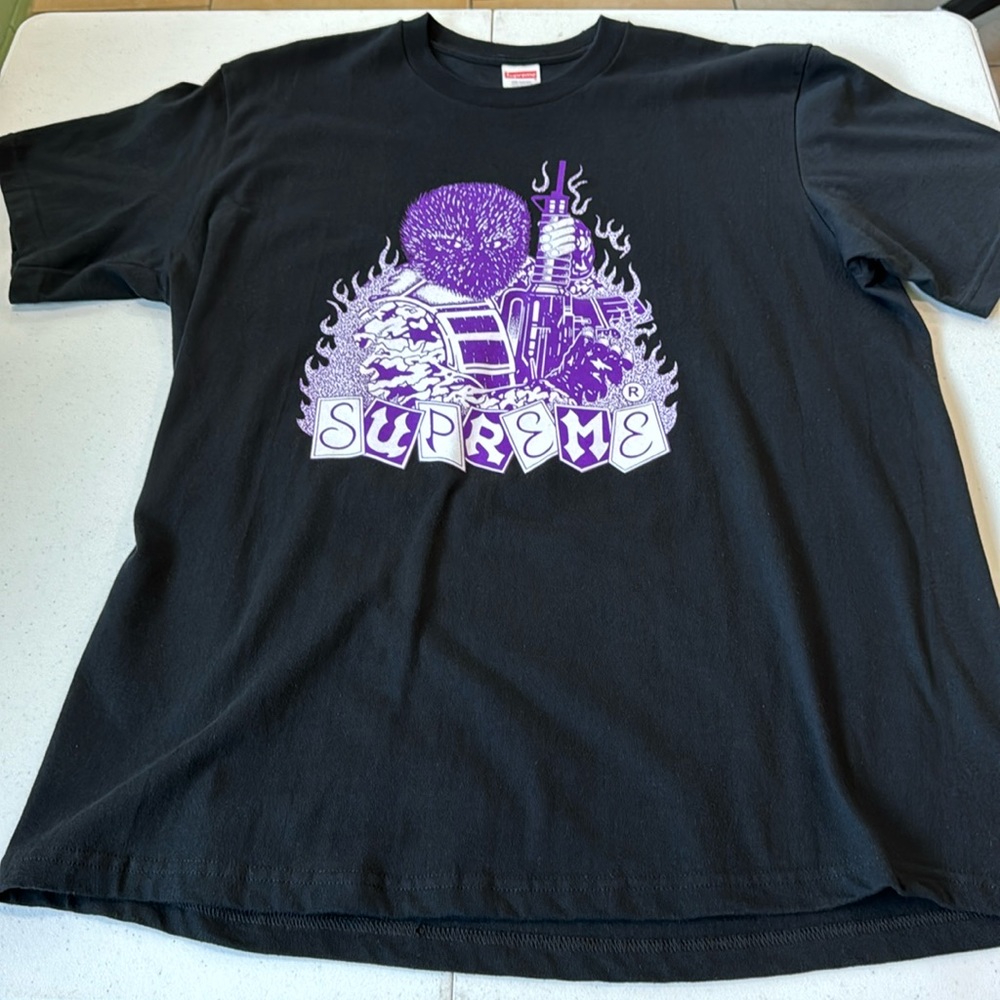 Supreme T Shirt. Men’s Size Large.